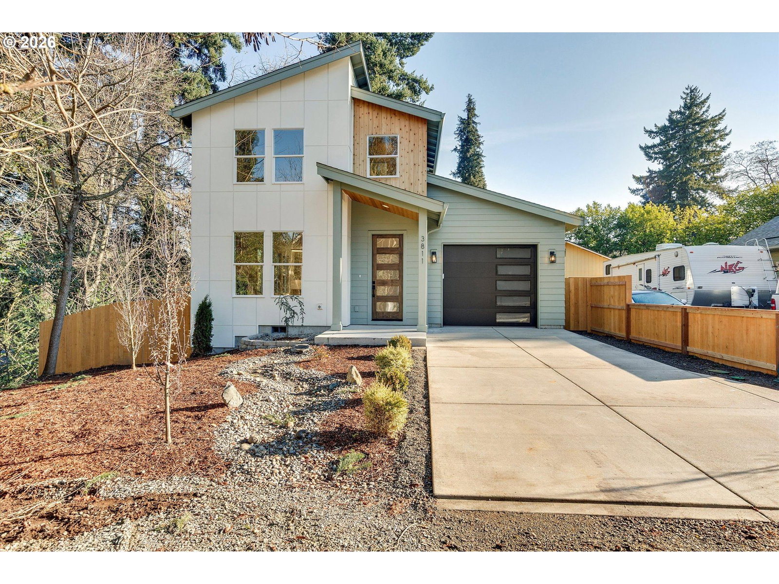 Listing photo 1 of 6