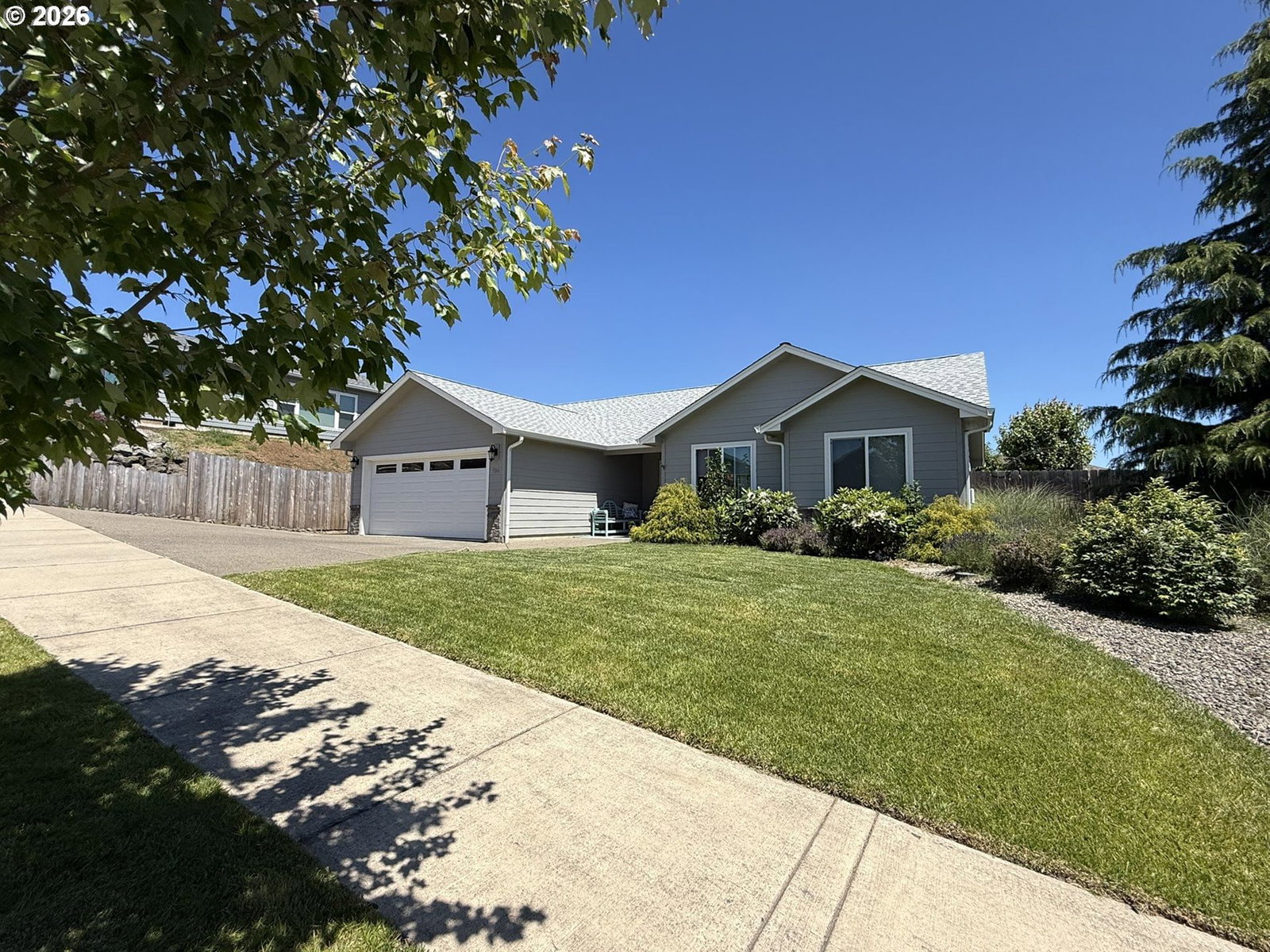Listing photo 1 of 6