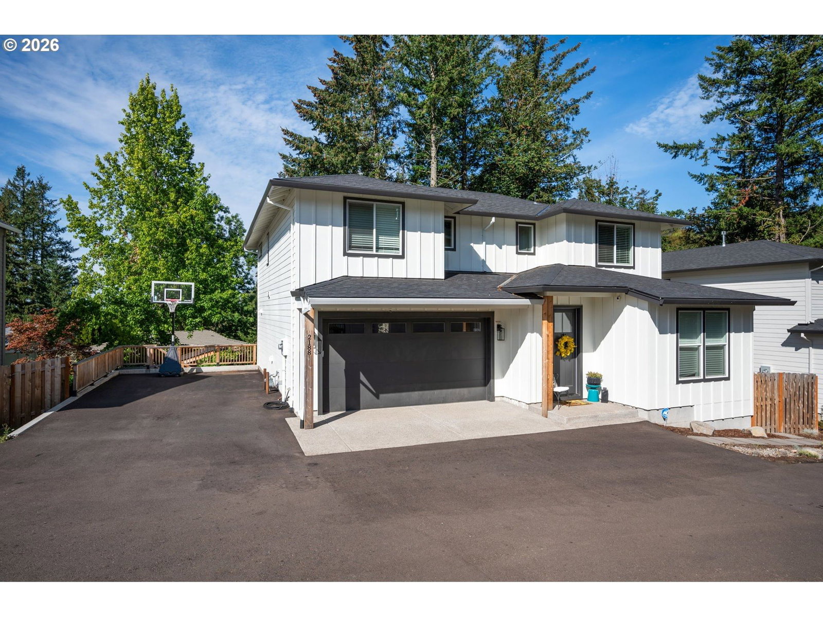 Listing photo 1 of 6