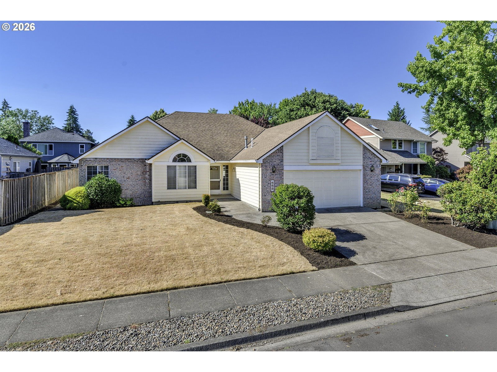 668 NE MARYANN CT