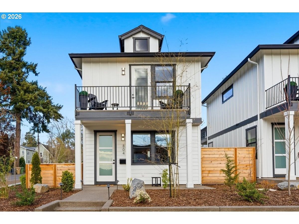 311 E AVE #7