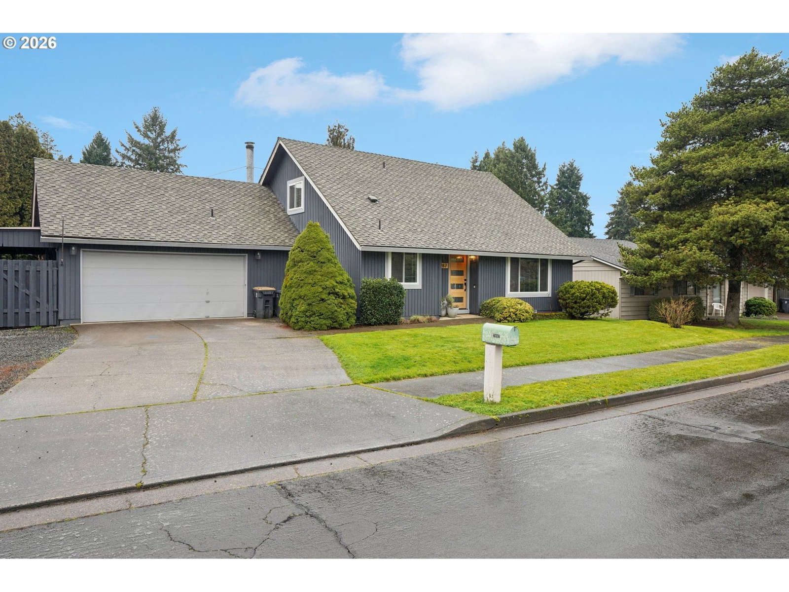 Listing photo 1 of 6
