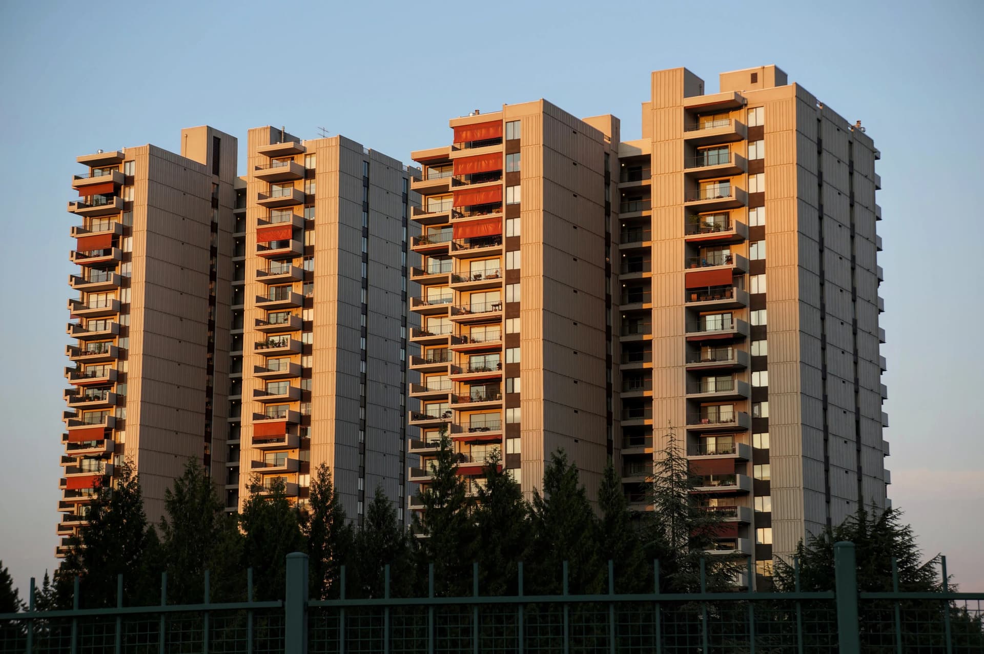 American Plaza Towers